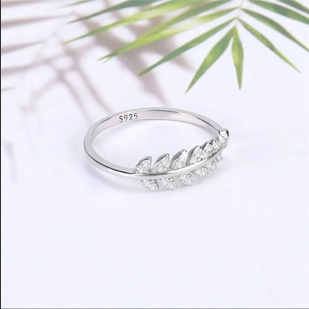 New Women’s 925 Silver Adjustable Olive Diamond Ring - Picture 2 of 6